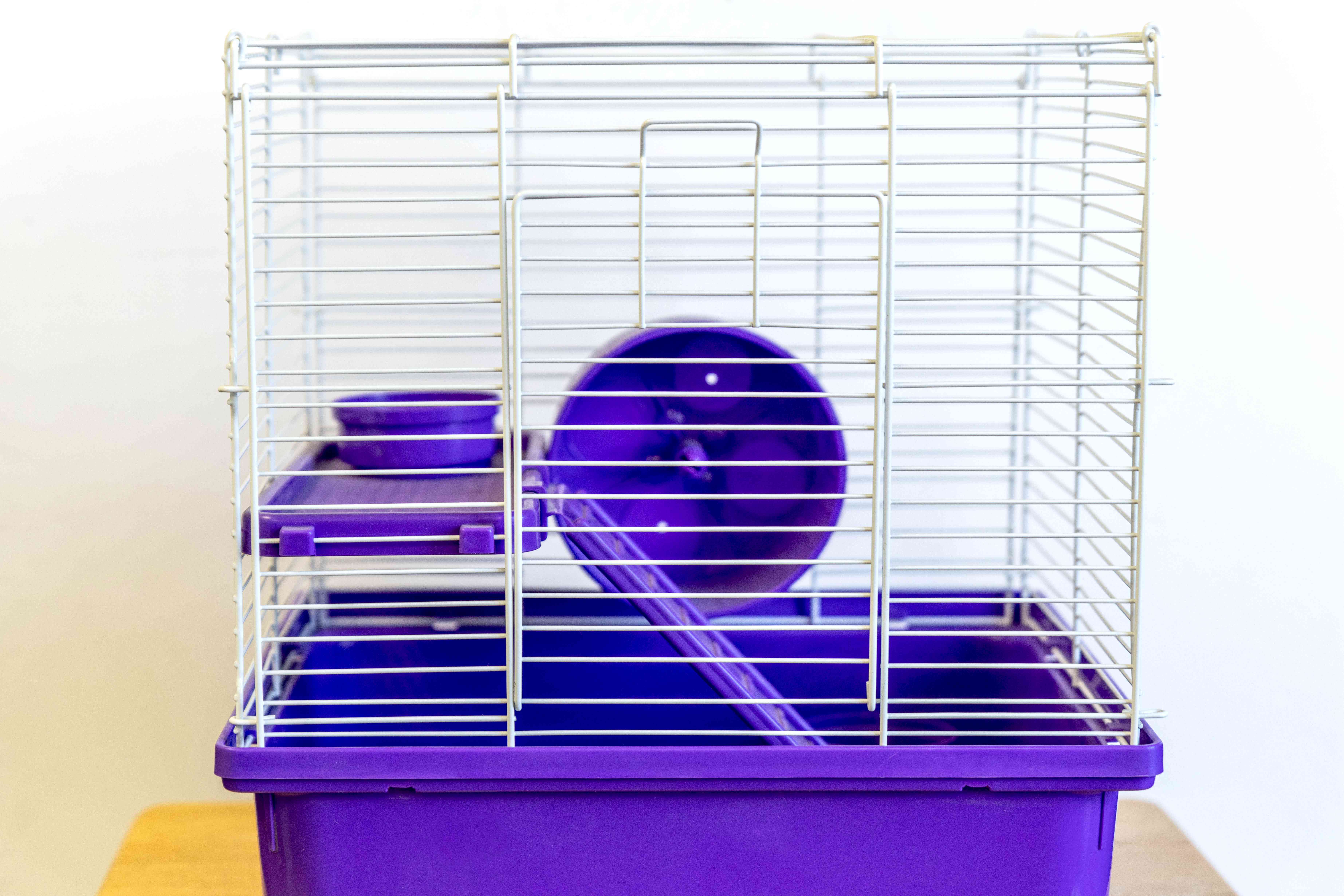紫色仓鼠笼，白色金属线